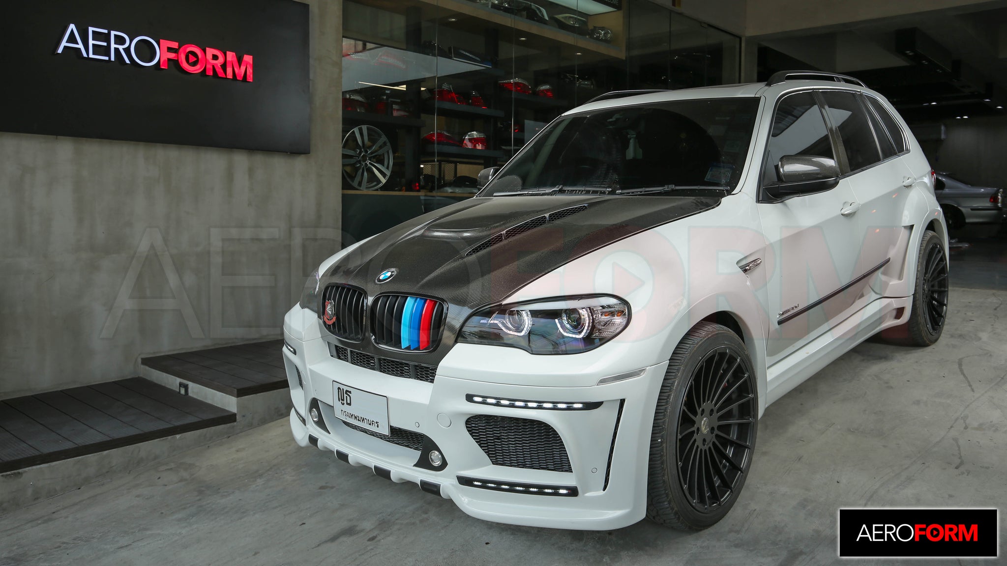 พวงมาลัยคาร์บอน F-Series M Performance LED Sport Steering Wheel with ...